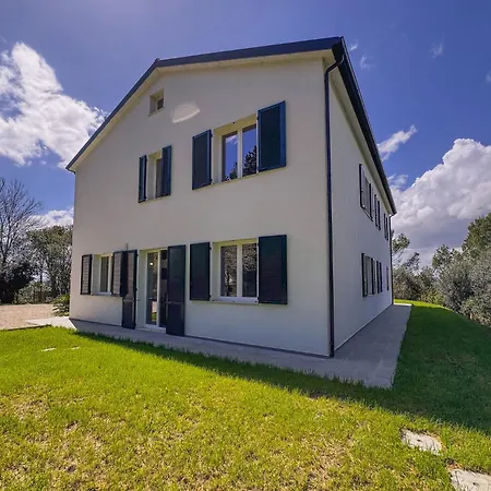 Nature Retreat Spacious 5 Bedroom Modern With Private Park Villa *