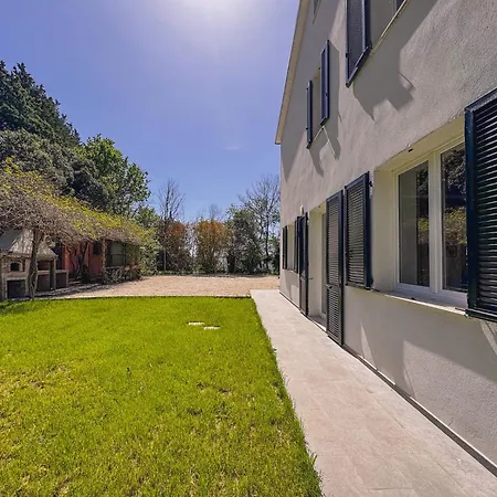Nature Retreat Spacious 5 Bedroom Modern With Private Park
