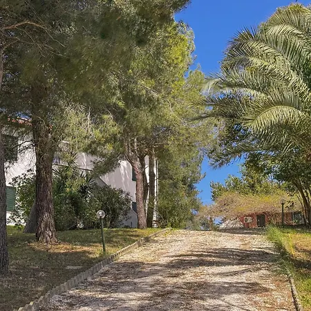 Villa Nature Retreat Spacious 5 Bedroom Modern With Private Park *