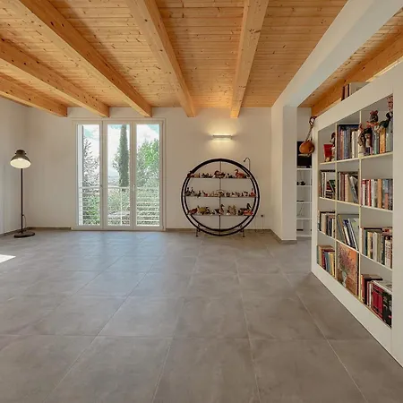 Nature Retreat Spacious 5 Bedroom Modern With Private Park