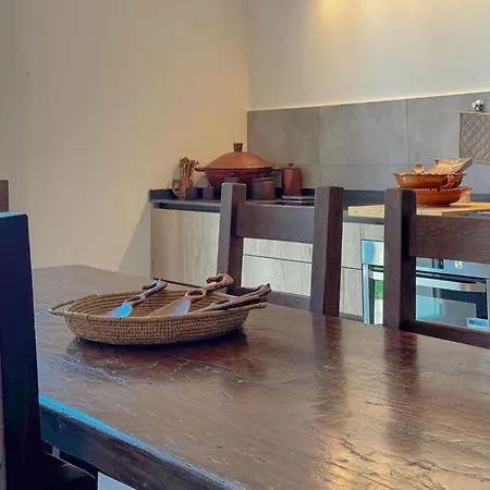 Villa Nature Retreat Spacious 5 Bedroom Modern With Private Park