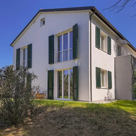 Nature Retreat Spacious 5 Bedroom Modern With Private Park Villa *