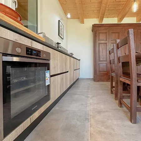 Nature Retreat Spacious 5 Bedroom Modern With Private Park *
