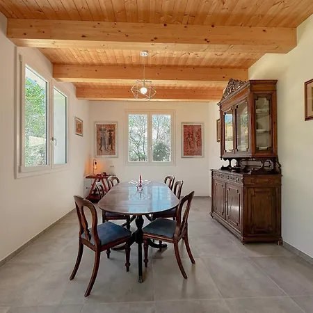 Villa Nature Retreat Spacious 5 Bedroom Modern With Private Park