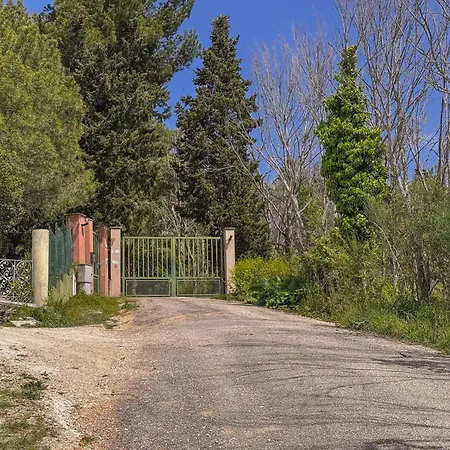 Nature Retreat Spacious 5 Bedroom Modern With Private Park *