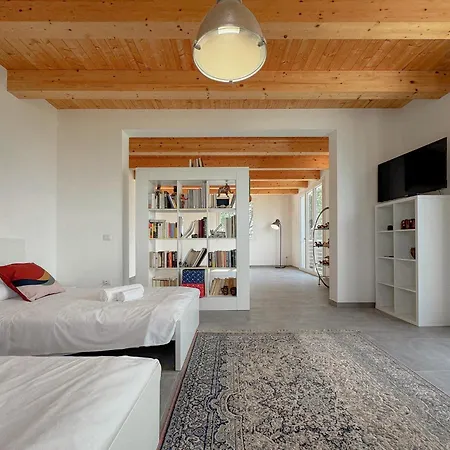 Nature Retreat Spacious 5 Bedroom Modern With Private Park