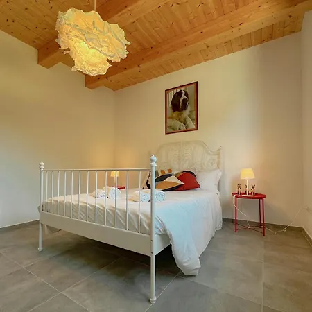 Nature Retreat Spacious 5 Bedroom Modern With Private Park Villa