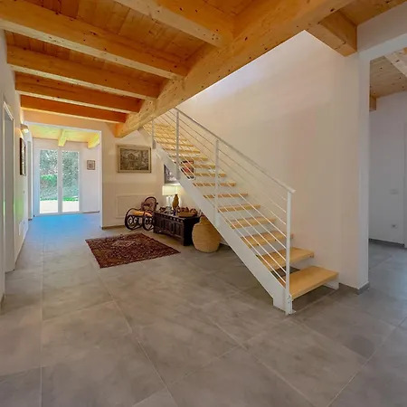 Nature Retreat Spacious 5 Bedroom Modern With Private Park Villa Potenza Picena