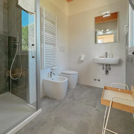 Nature Retreat Spacious 5 Bedroom Modern With Private Park *