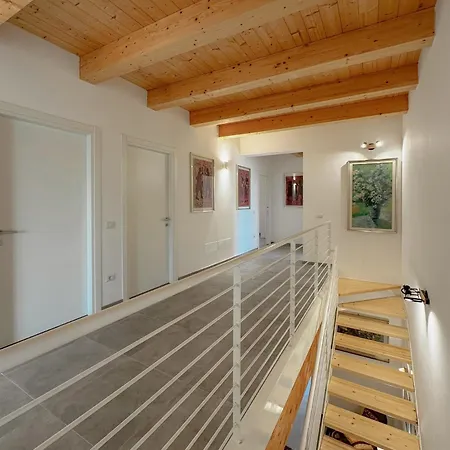 Nature Retreat Spacious 5 Bedroom Modern With Private Park Villa *