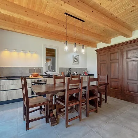 Villa Nature Retreat Spacious 5 Bedroom Modern With Private Park *