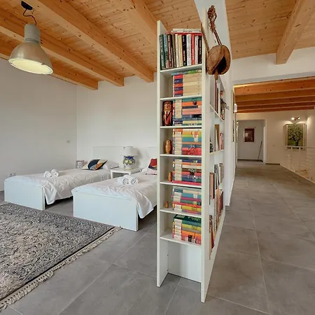Nature Retreat Spacious 5 Bedroom Modern With Private Park *