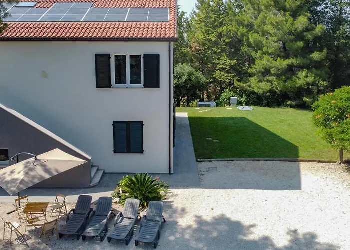 Nature Retreat - 5 Bedroom With Park By Host Hero