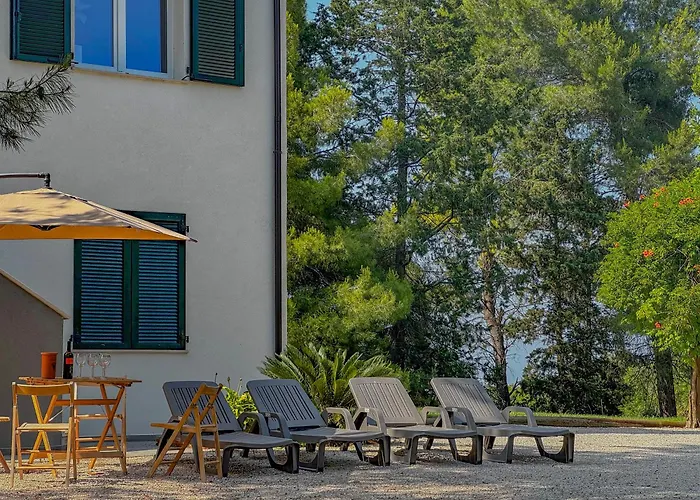 Nature Retreat - 5 Bedroom With Park By Host Hero Villa