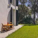 Villa Nature Retreat - 5 Bedroom With Park By Host Hero *