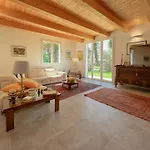Villa Nature Retreat - 5 Bedroom With Park By Host Hero *