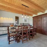 Villa Nature Retreat - 5 Bedroom With Park By Host Hero *
