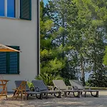 Nature Retreat - 5 Bedroom With Park By Host Hero Villa