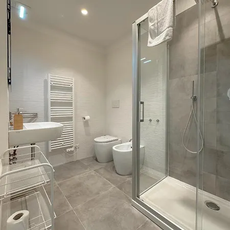 Spacious & Modern With Park By Host Hero *