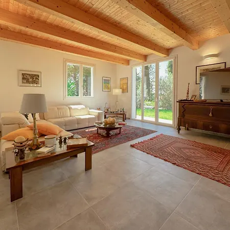 Villa Spacious & Modern With Park By Host Hero *