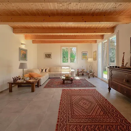 Spacious & Modern With Park By Host Hero Villa