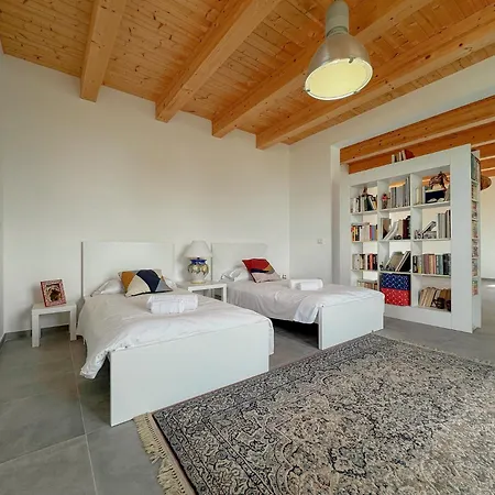 Spacious & Modern With Park By Host Hero