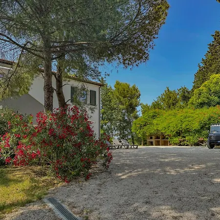 Villa Nature Retreat Spacious 5 Bedroom Modern With Private Park