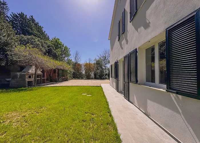 Nature Retreat - 5 Bedroom With Park By Host Hero