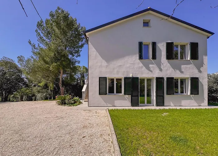 Villa Nature Retreat - 5 Bedroom With Park By Host Hero