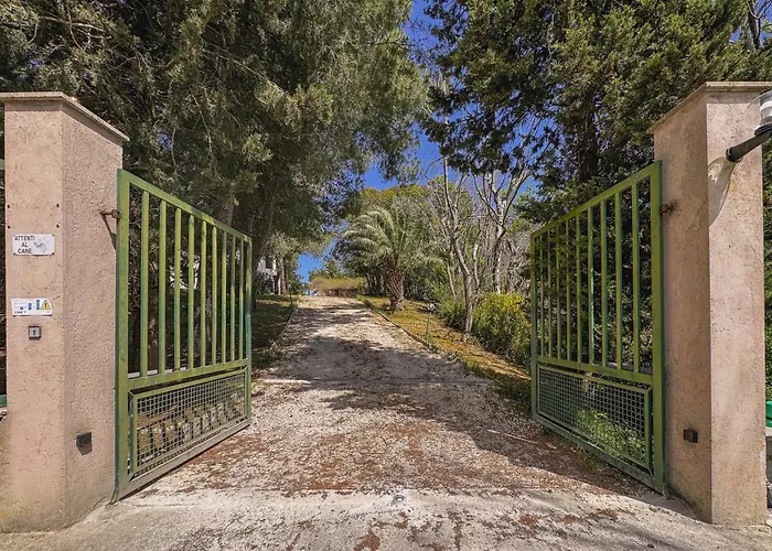 Villa Nature Retreat - 5 Bedroom With Park By Host Hero