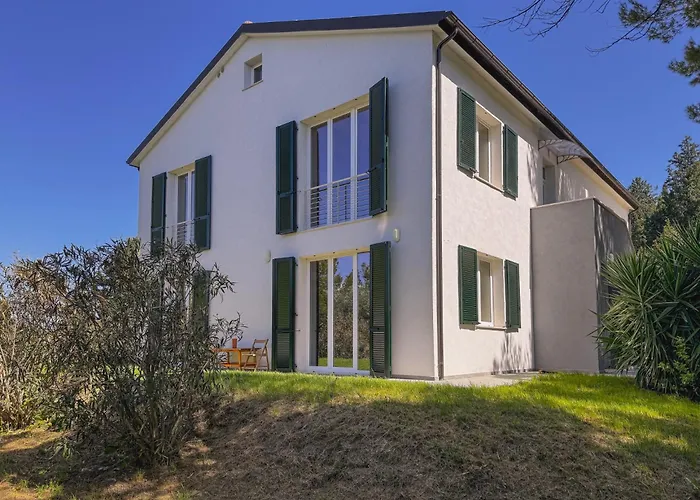 Nature Retreat - 5 Bedroom With Park By Host Hero Villa *