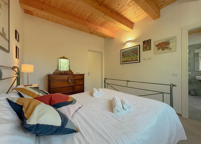 Nature Retreat - 5 Bedroom With Park By Host Hero *